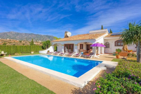 Bryn Gwyn, Mijas